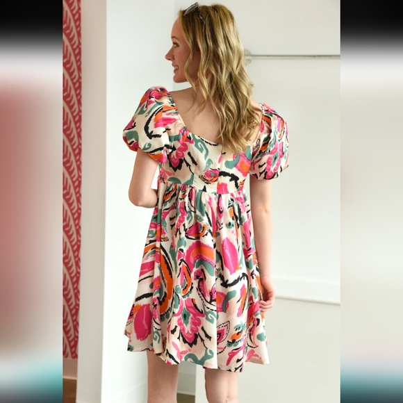 TCEC Medium Multicolor Abstract Baby Doll Square Neck Dress w/ Puff Sleeves - Picture 4 of 11